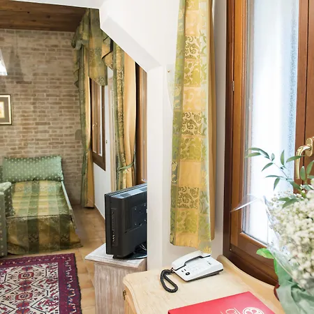 Daplace - Antica Casa Coppo 1 3* Venedik